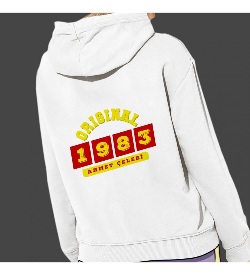 Kişiye Özel Sarı Kırmızı İsim Tarih Baskılı Kapşonlu Beyaz Unisex Sweatshirt HK2370