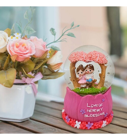 Aşk Mevsimi Renk Değiştiren Işıklı Kar Küresi