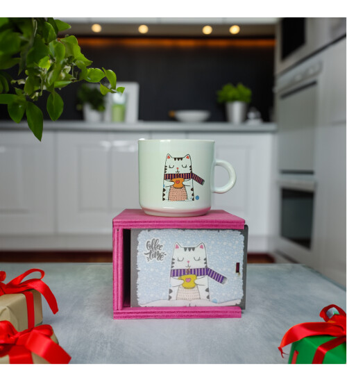 Kahveli Kedi Özel Tasarım Pembe Kutulu Kupa HK2903
