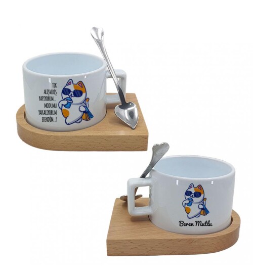 Kişiye Özel İsim ve Söz Baskılı Rahat Kedi Temalı Ahşap Altlıklı Seramik Fincan HK2525